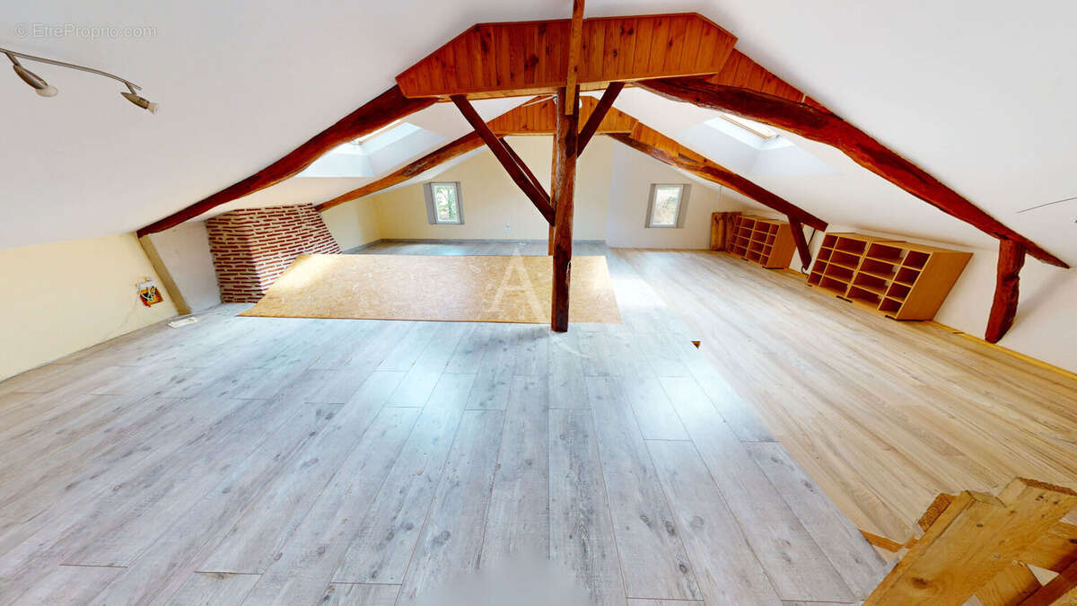 Ancienne maison de caractère rénovée avec vue dégagée sur la campagne - photo 9