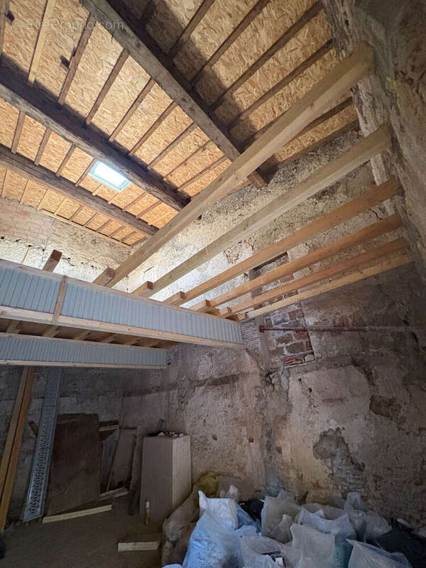 Remise à rénover 82 m² sur deux niveaux fort potentiel d'aménagement - photo 5