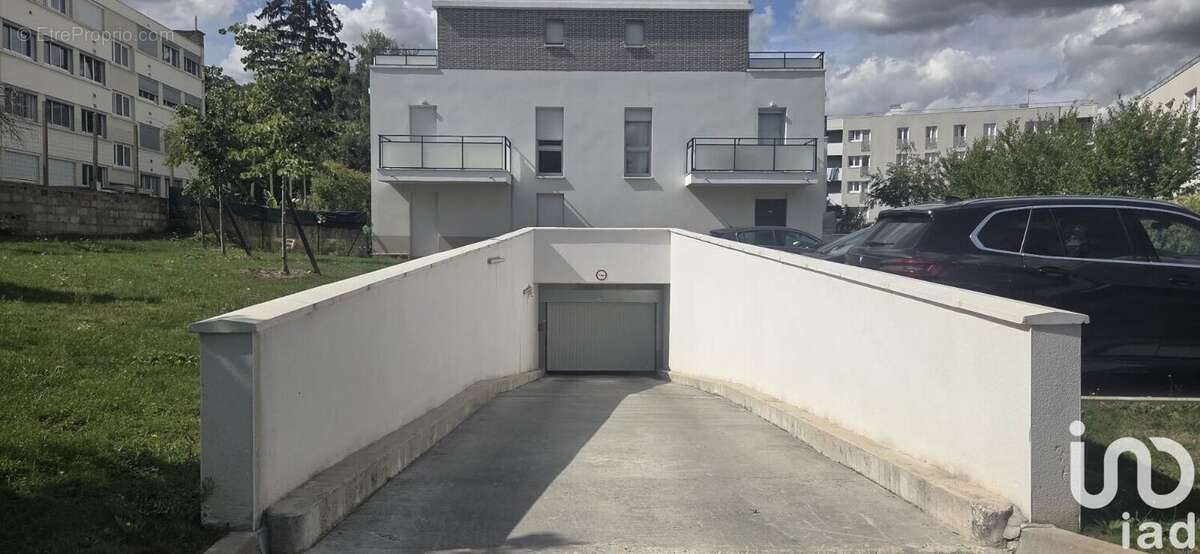 Photo 3 - Parking à SAINT-CYR-L&#039;ECOLE