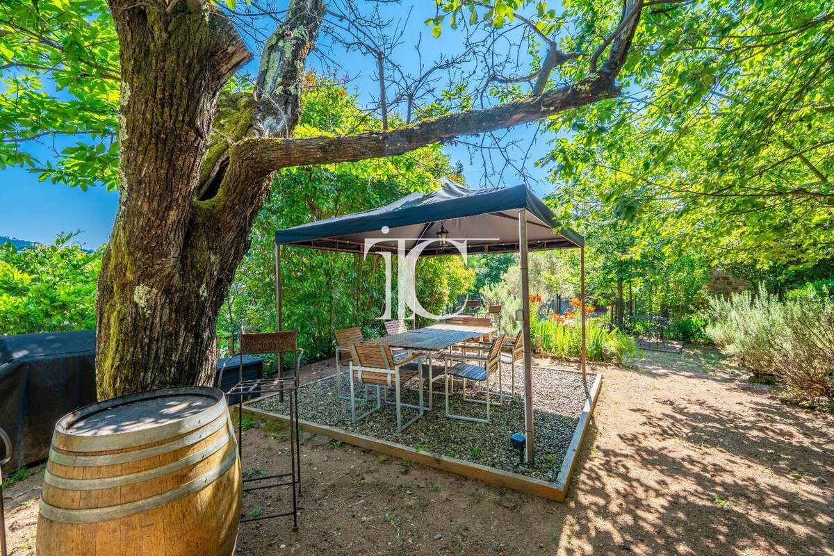 Maison à LABLACHERE