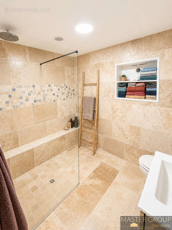 AJACCIO   Superbe villa de près de 200 m2 avec piscine, 6 chambres, deux appartements indépendants, garage et - photo 13