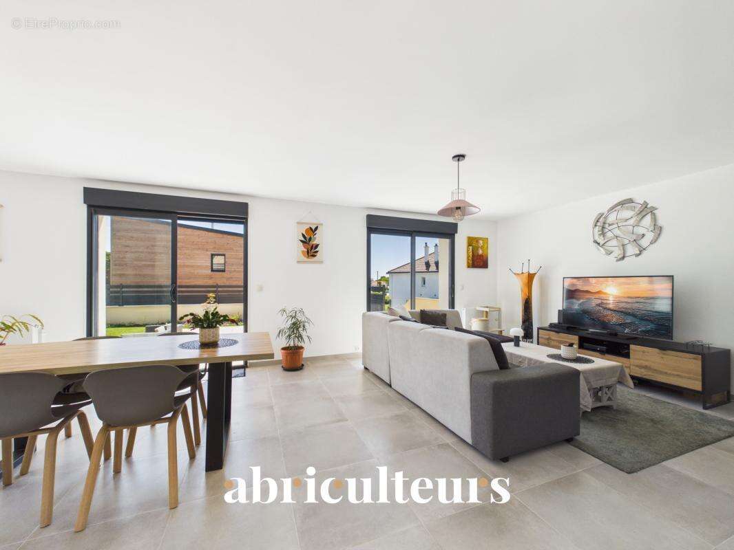 Spacieuse maison 5/6 chambres prête à vivre en vente à Couëron bourg (44220) - photo 6