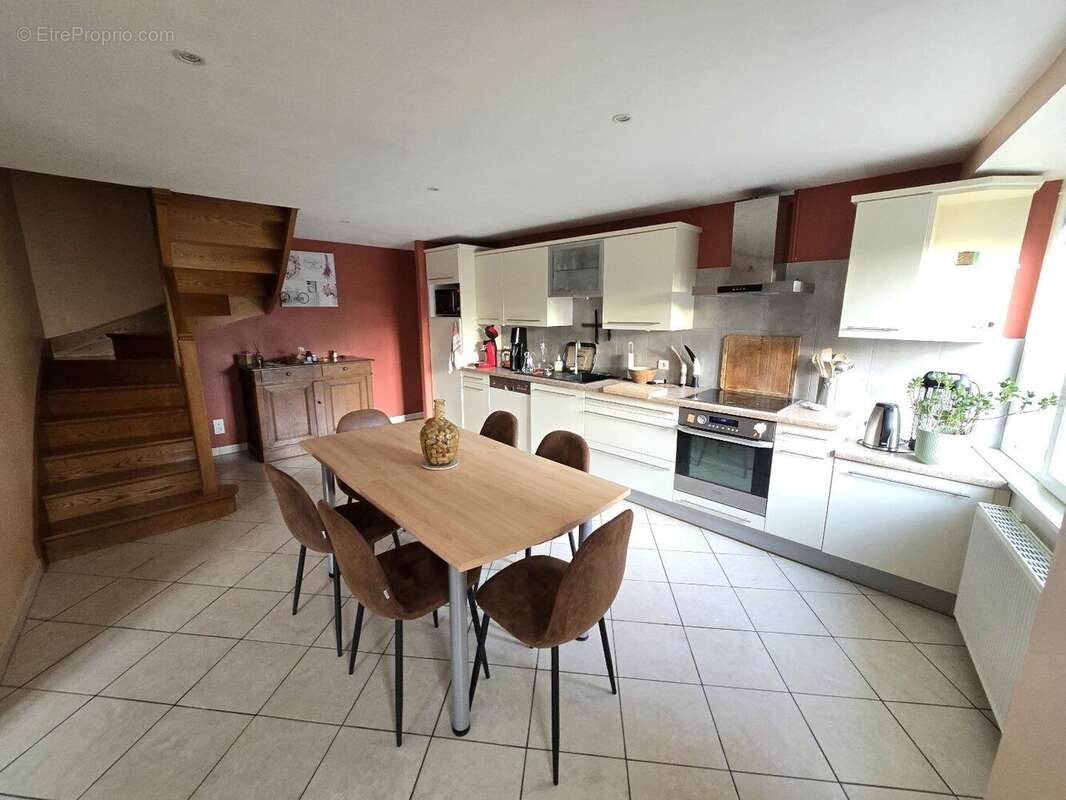 Maison + 2 Garages - Salmiech - photo 8