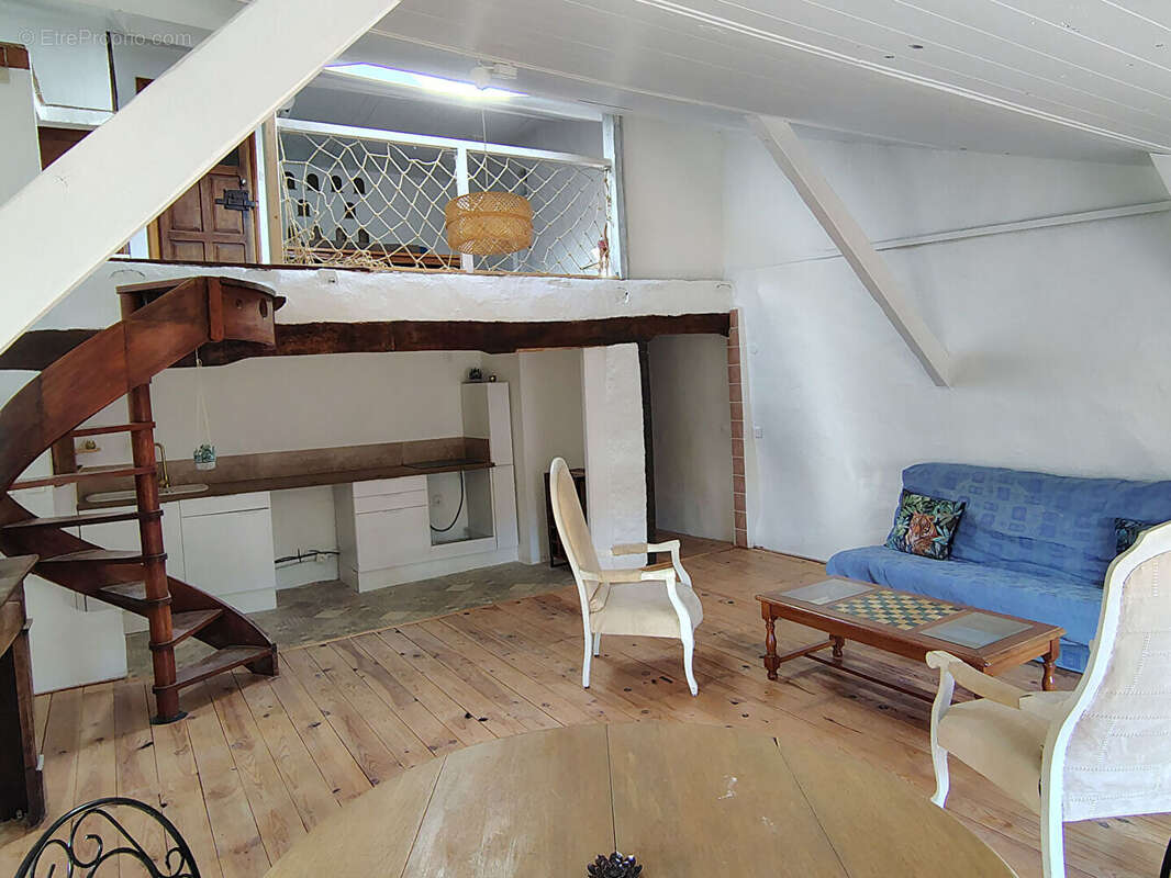 Appartement à COTIGNAC