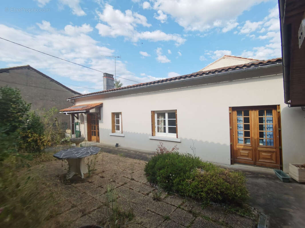 Maison à CHASSENEUIL-SUR-BONNIEURE