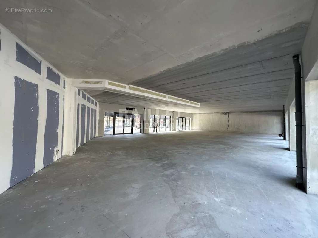 Commerce à PUGET-SUR-ARGENS