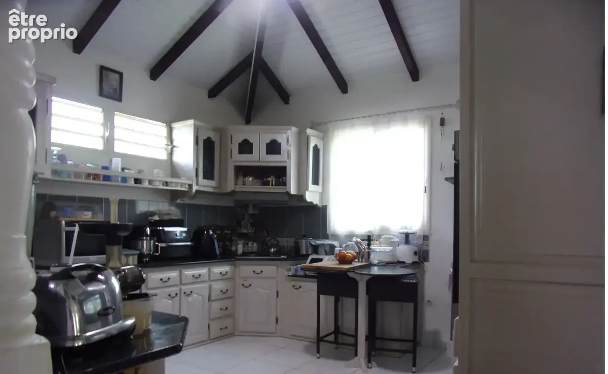 Anse bertrand - maison a vendre de type t3 avec appartement de type t3 - photo 4