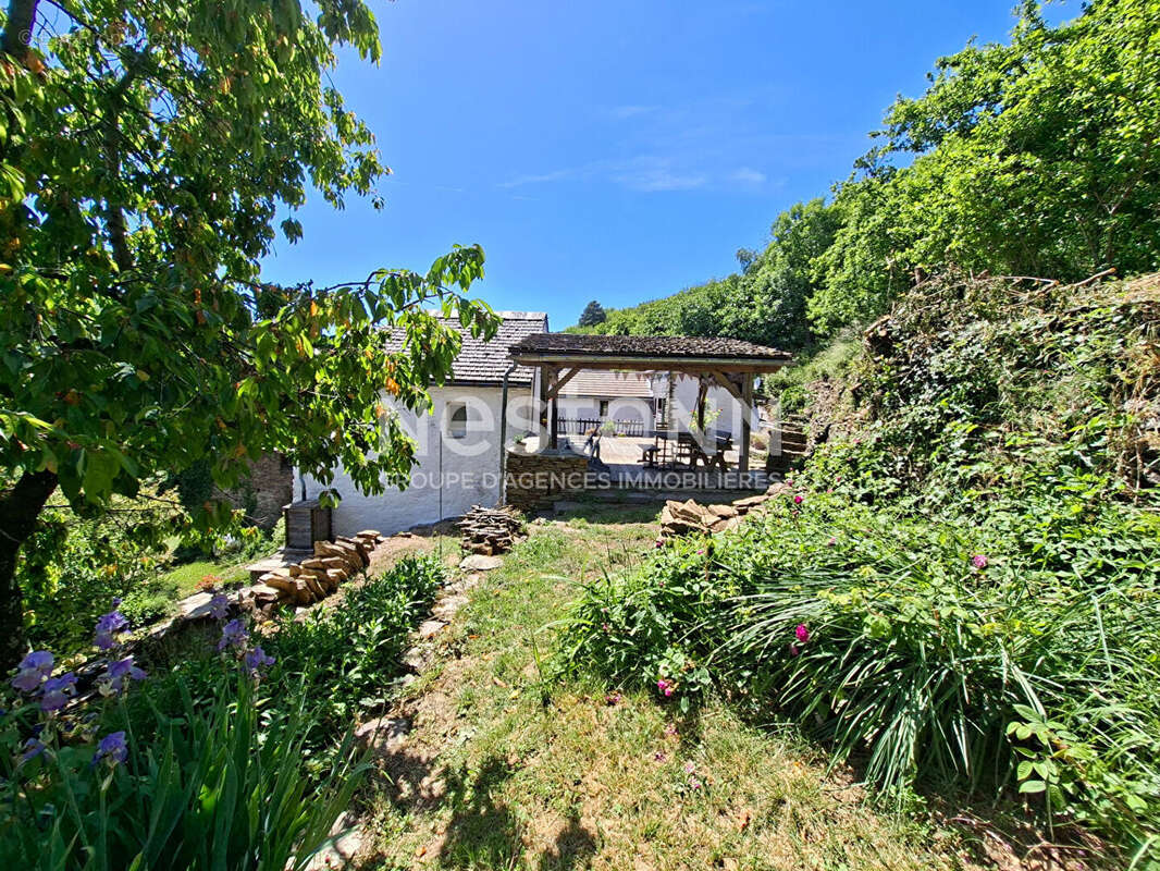Maison à SAINT-FREZAL-DE-VENTALON