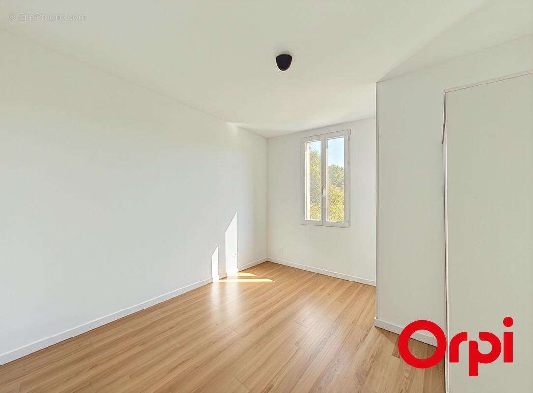 Toulon est - ortolan - faux t3 56m2 haut de villa - terrasse et stationnement - photo 5