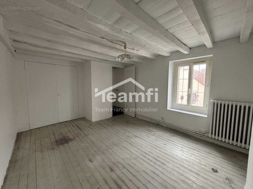 Maison à SAINT-JEAN-DE-LA-RUELLE