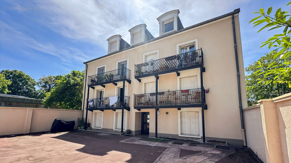 Appartement à CORBEIL-ESSONNES