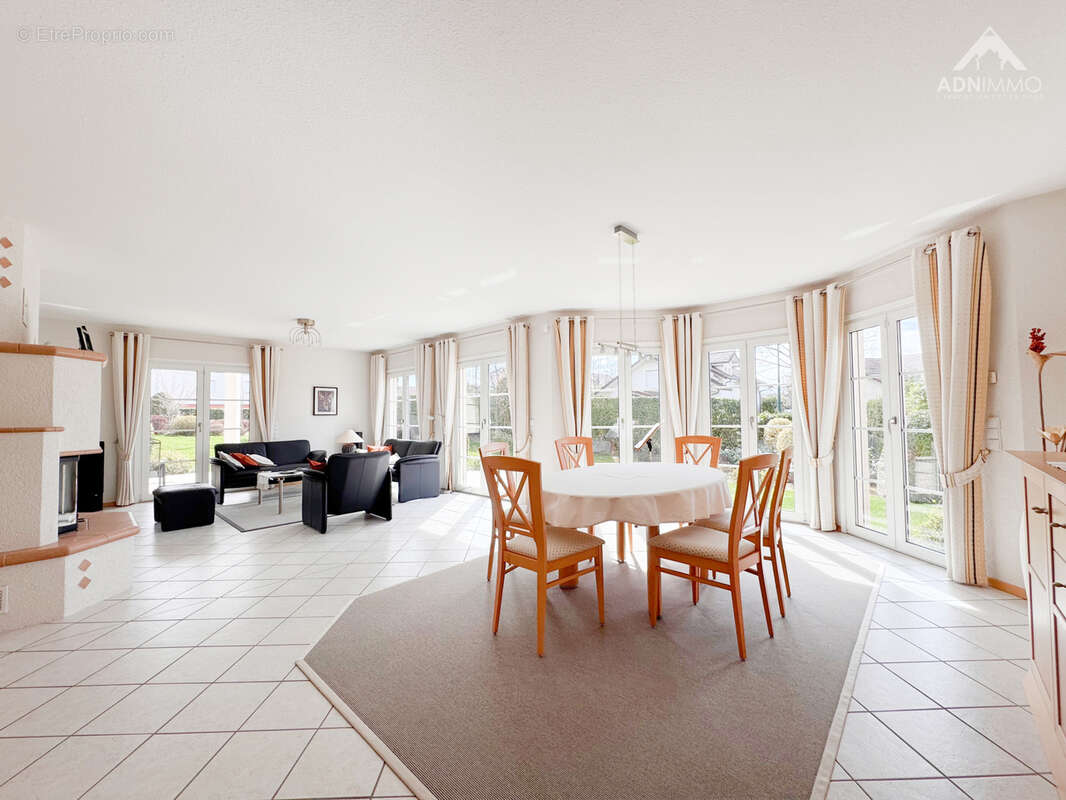 Maison à SAINT-GENIS-POUILLY