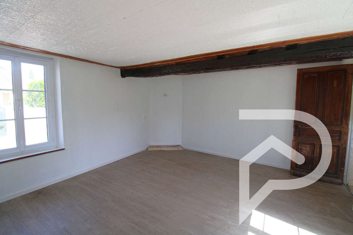 Maison à MAIGNELAY-MONTIGNY