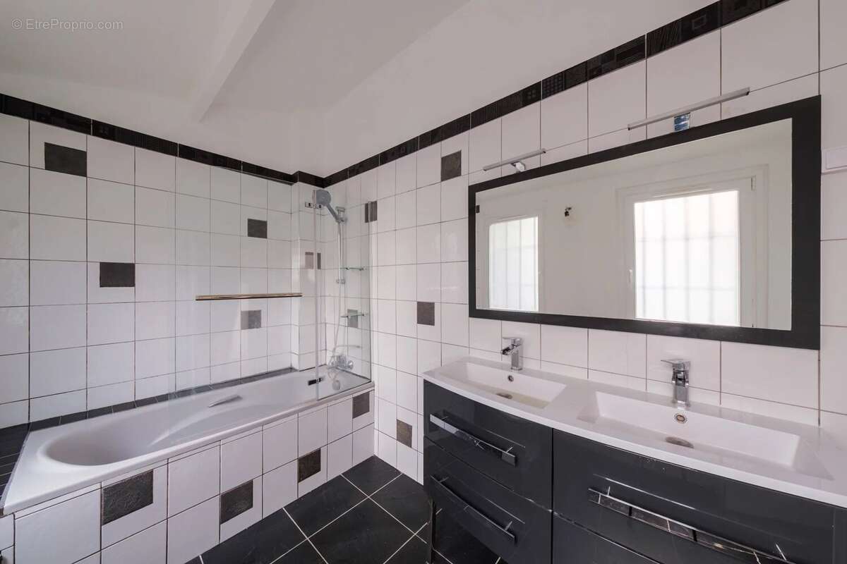 Maison à IVRY-SUR-SEINE