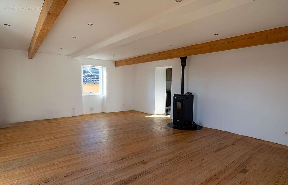Corps de ferme sur 990 m² de terrain - photo 9