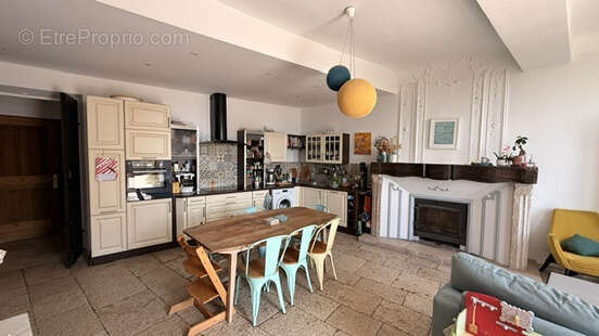 Magnifique à vendre T3 dans Maison de village terrasse, vue mer, garage - photo 4
