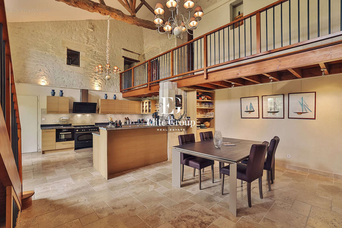 A vendre magnifique maison de caractère proche de cognac - 7 pièces - 360 m² - photo 4