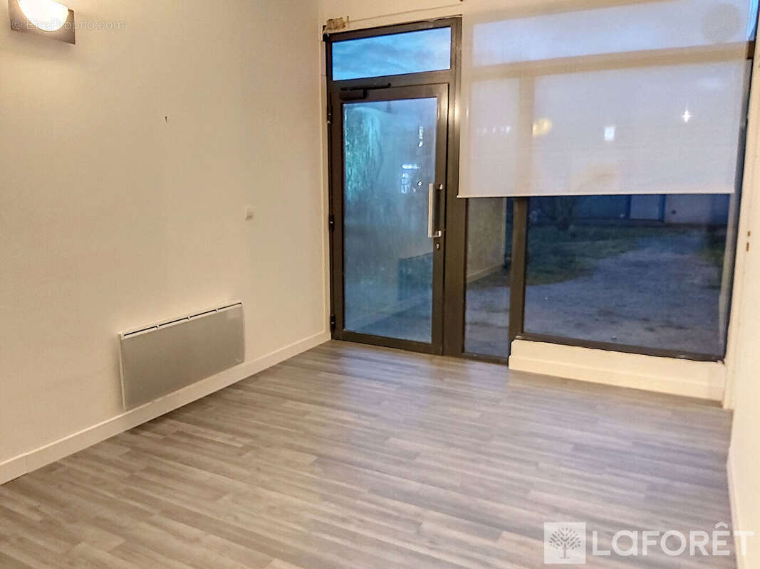 Commerce à VILLENAVE-D&#039;ORNON