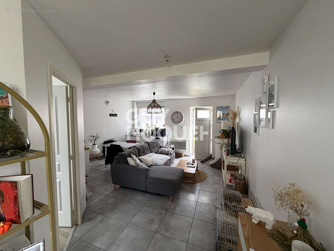 Maison à LA CHAPELLE-BASSE-MER