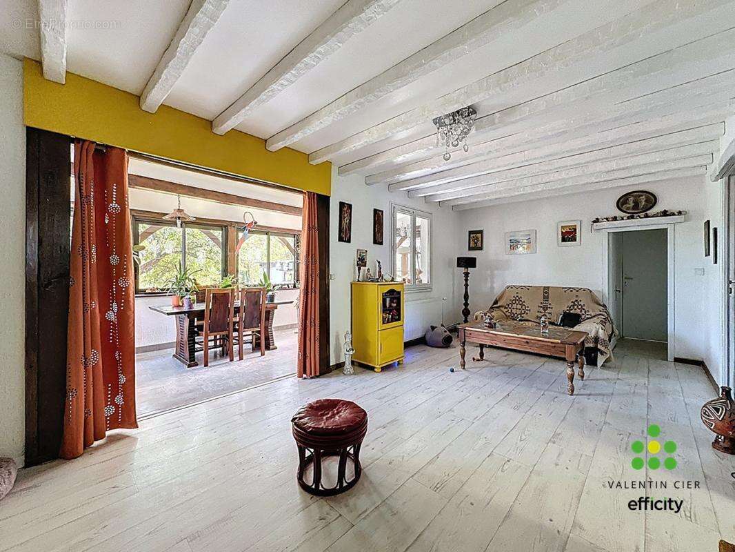 Maison à JOUY
