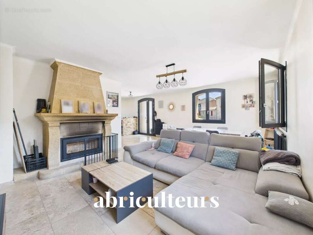 Appartement à ROGNES