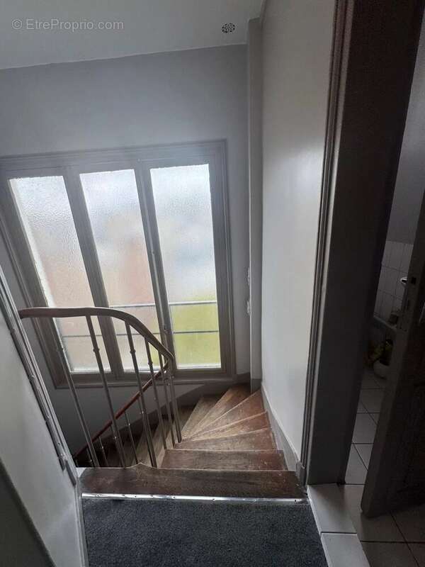 Paris 16e – auteuil / avenue mozart – chambre de bonne – dernier étage - photo 6