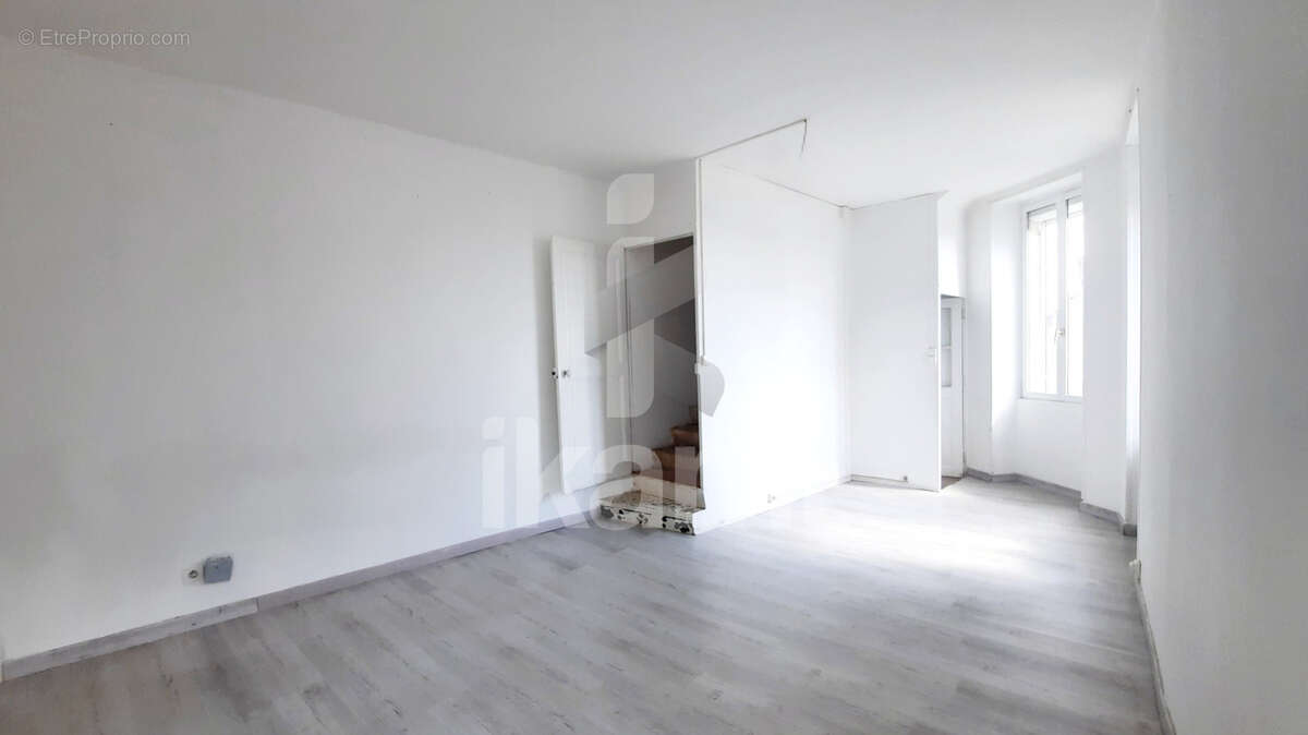 Appartement à COURSON-LES-CARRIERES