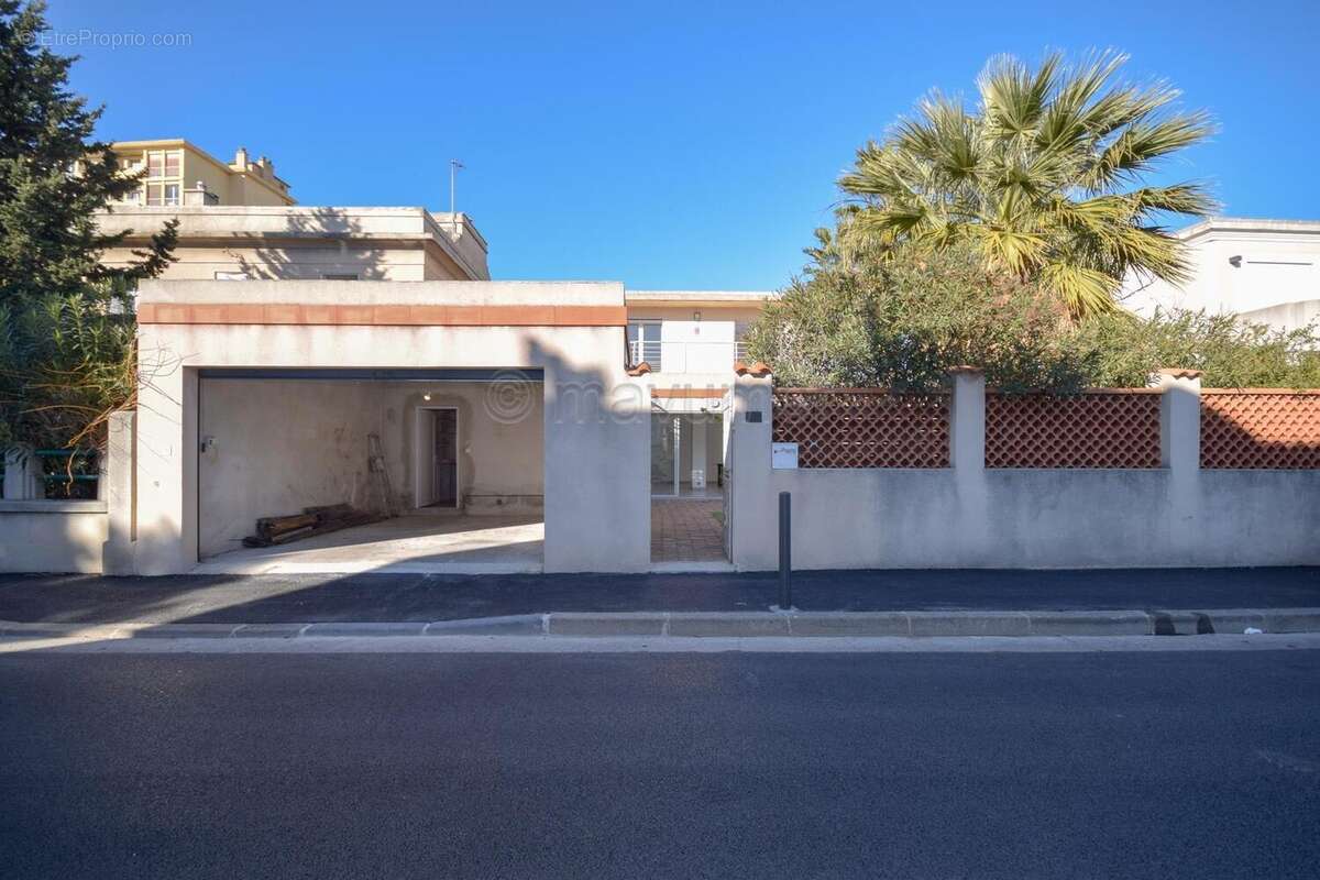 Maison familiale avec jardin, terrasses, garage St Marguerite- Dromel? 13009 Marseille n°4 - Maison à MARSEILLE-9E