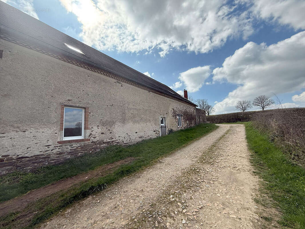 Maison à BELLENAVES