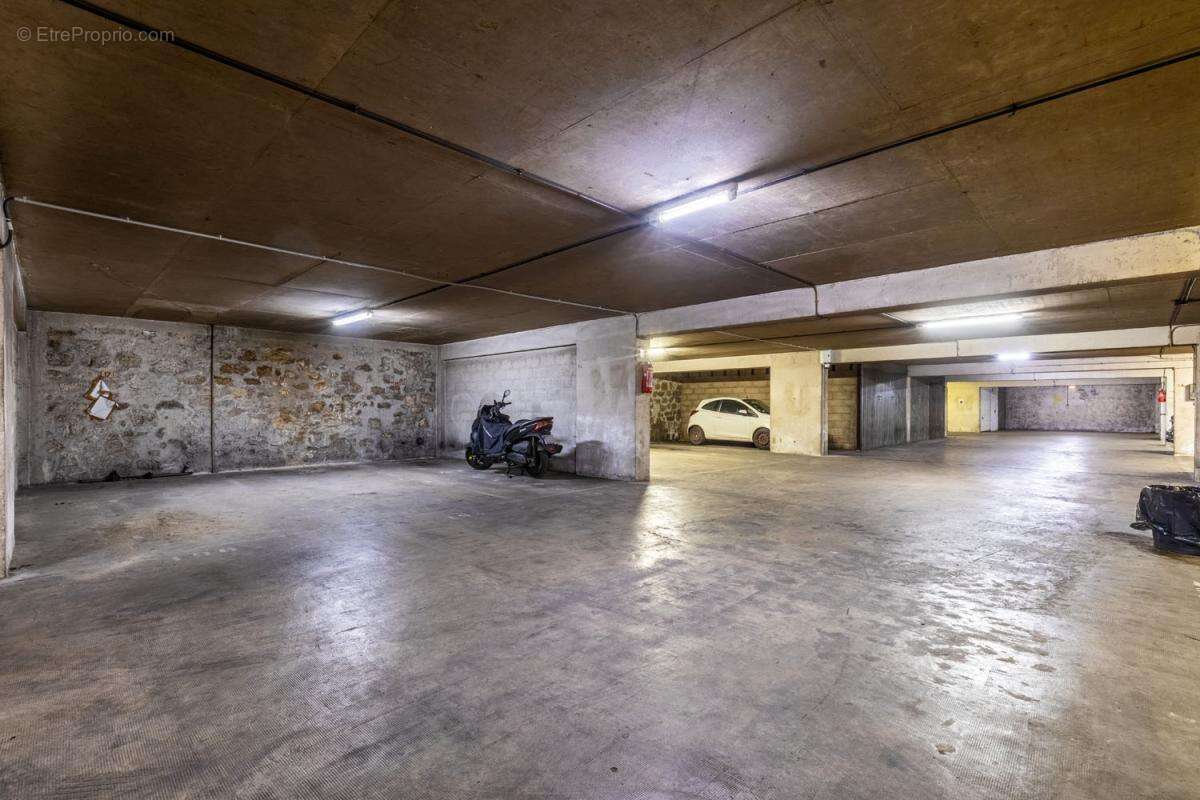 6 places de parking - Paris (75) - photo 2