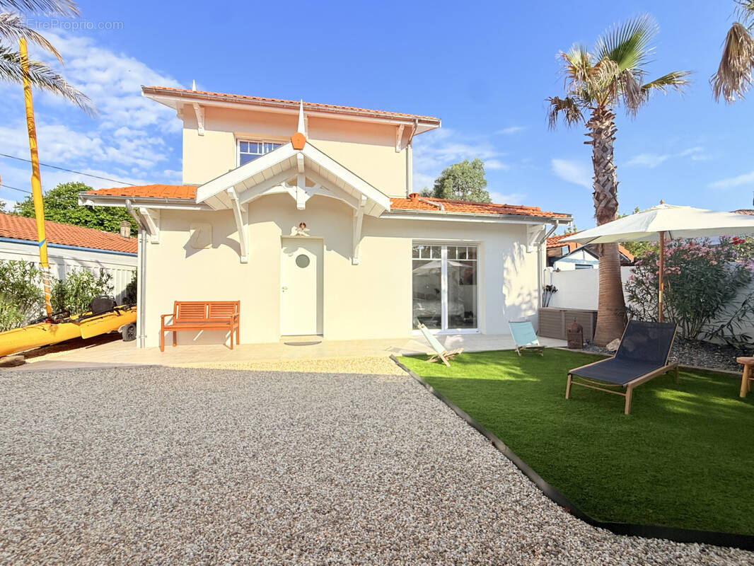Maison à ARES
