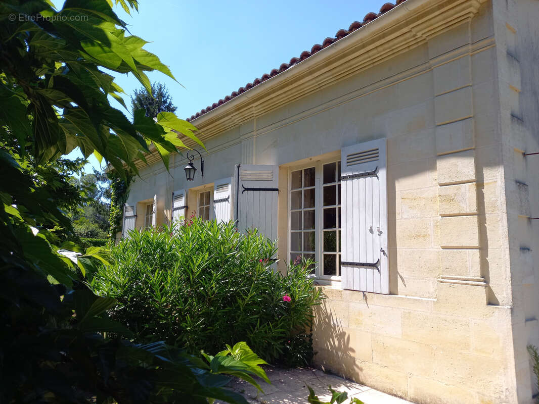 Maison à SAINT-CHRISTOLY-DE-BLAYE