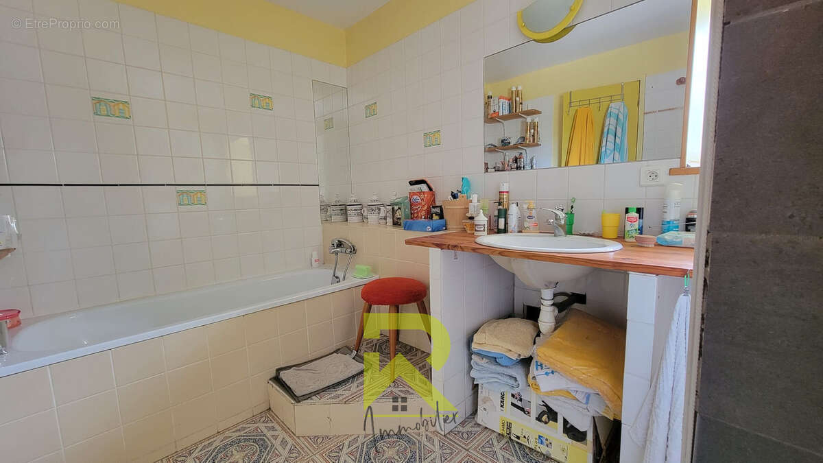 Maison à PEYREFITTE-SUR-L'HERS