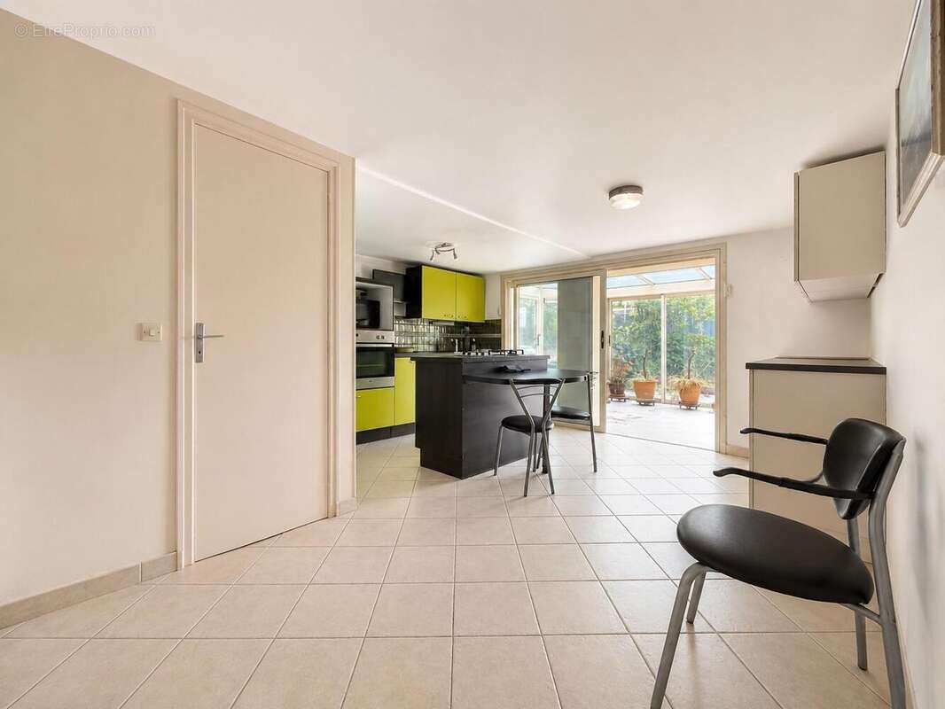 Maison 178 m² à Saint-Priest  - photo 4