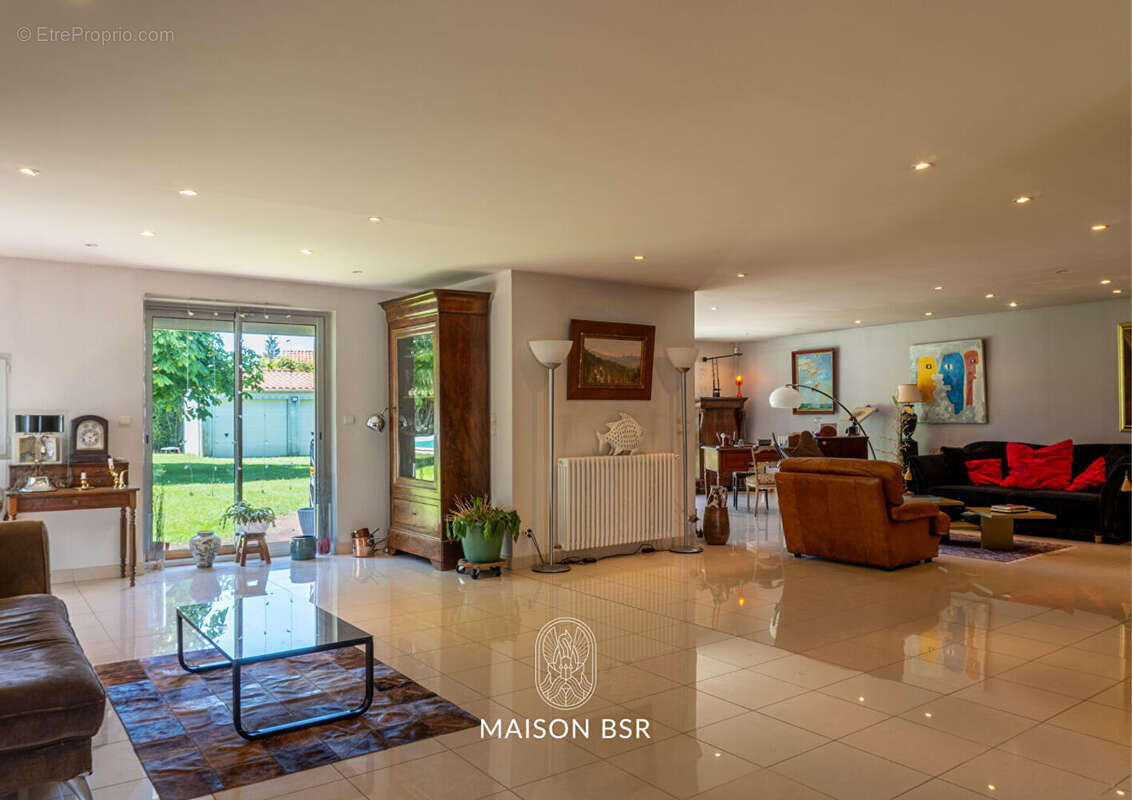 Longère de caractère - 323 m² habitables avec piscine - photo 3