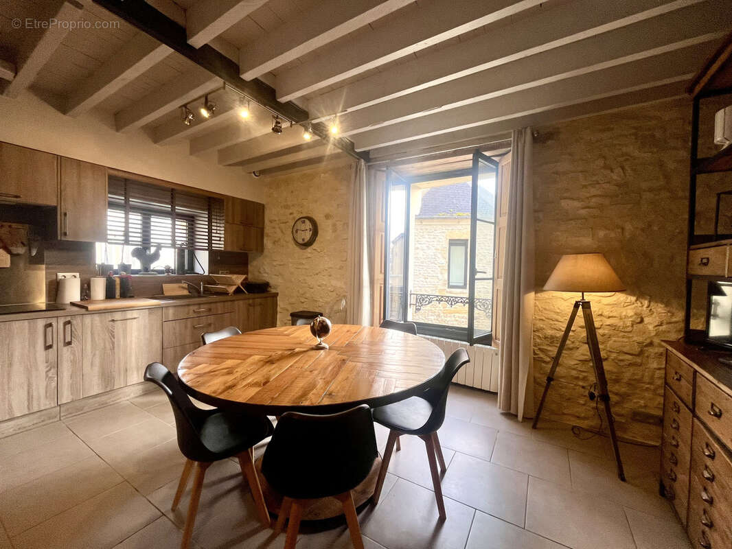 Appartement à PORT-EN-BESSIN-HUPPAIN