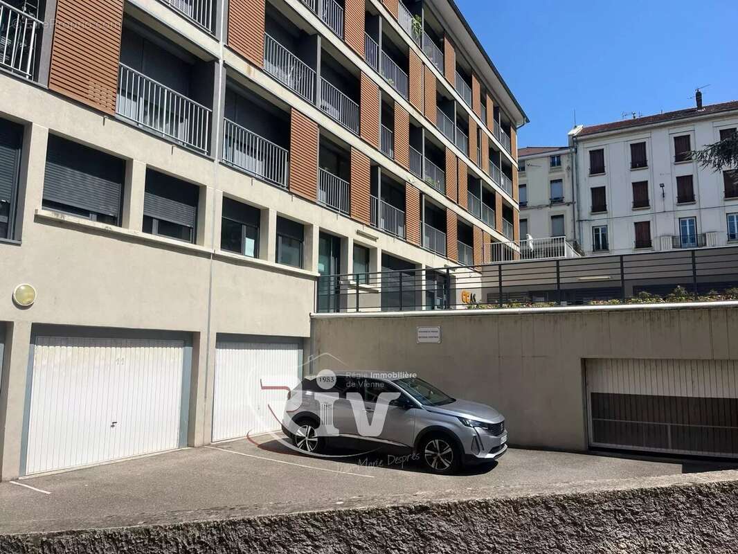 Appartement 3 pièces en plein cœur du centre-ville – Garage, parking et cave - photo 11