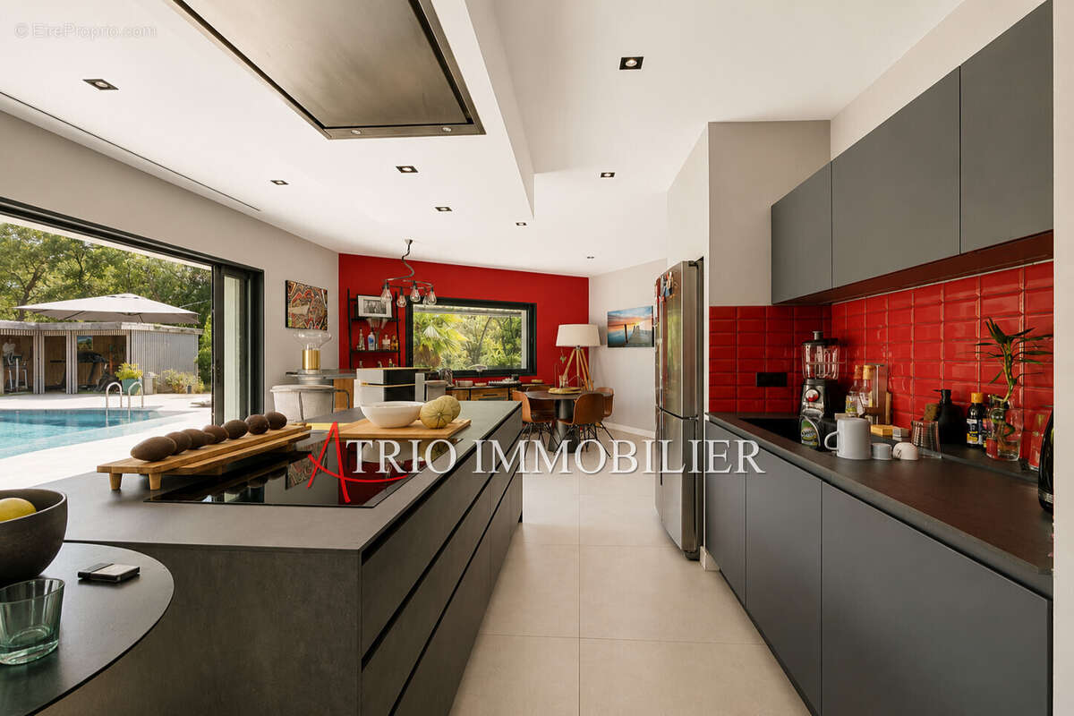 Maison 170 m² à La Gaude  - photo 8