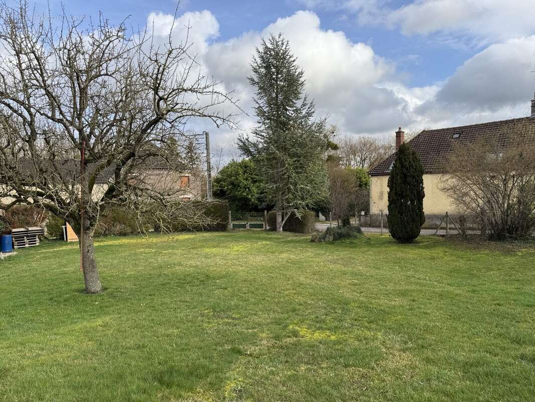 Maison à SAINT-MESMIN