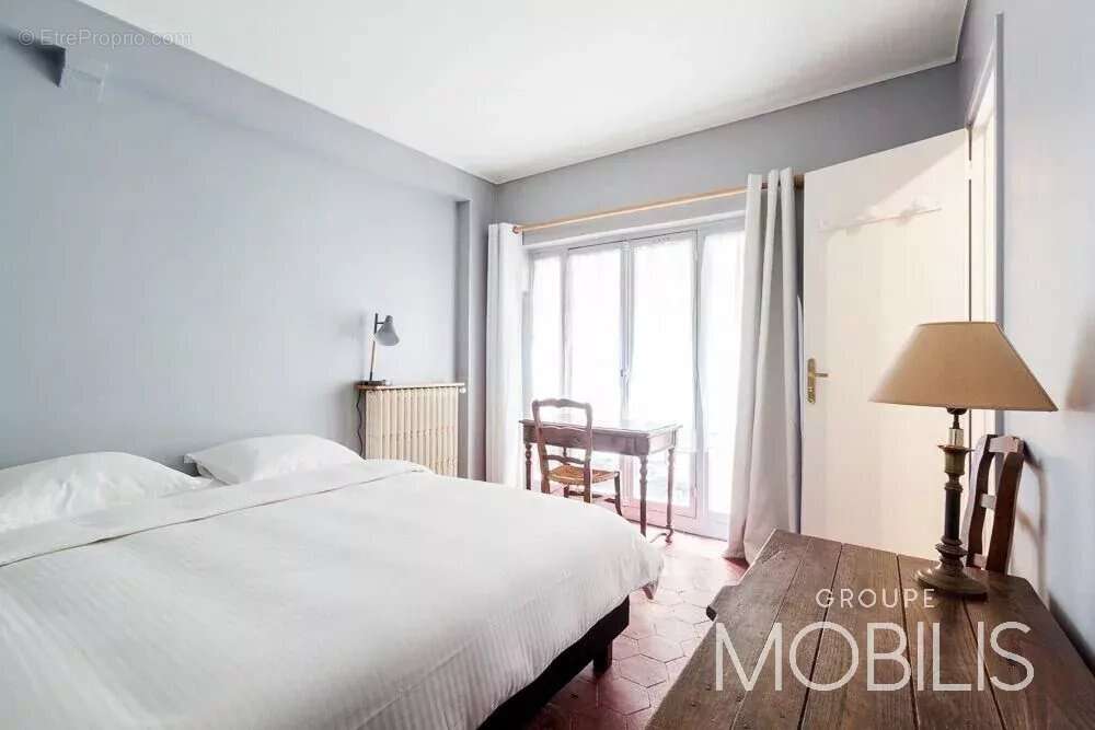 Appartement à PARIS-8E