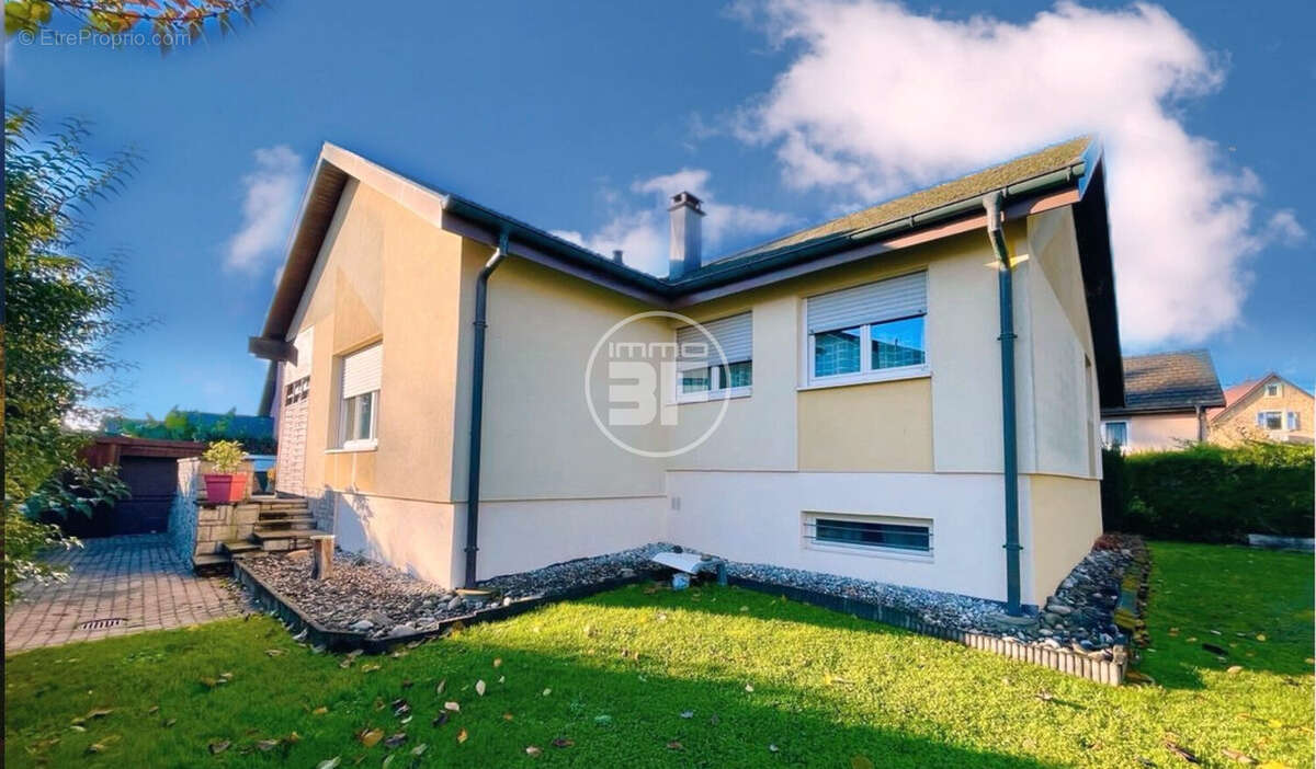 Maison à VILLAGE-NEUF