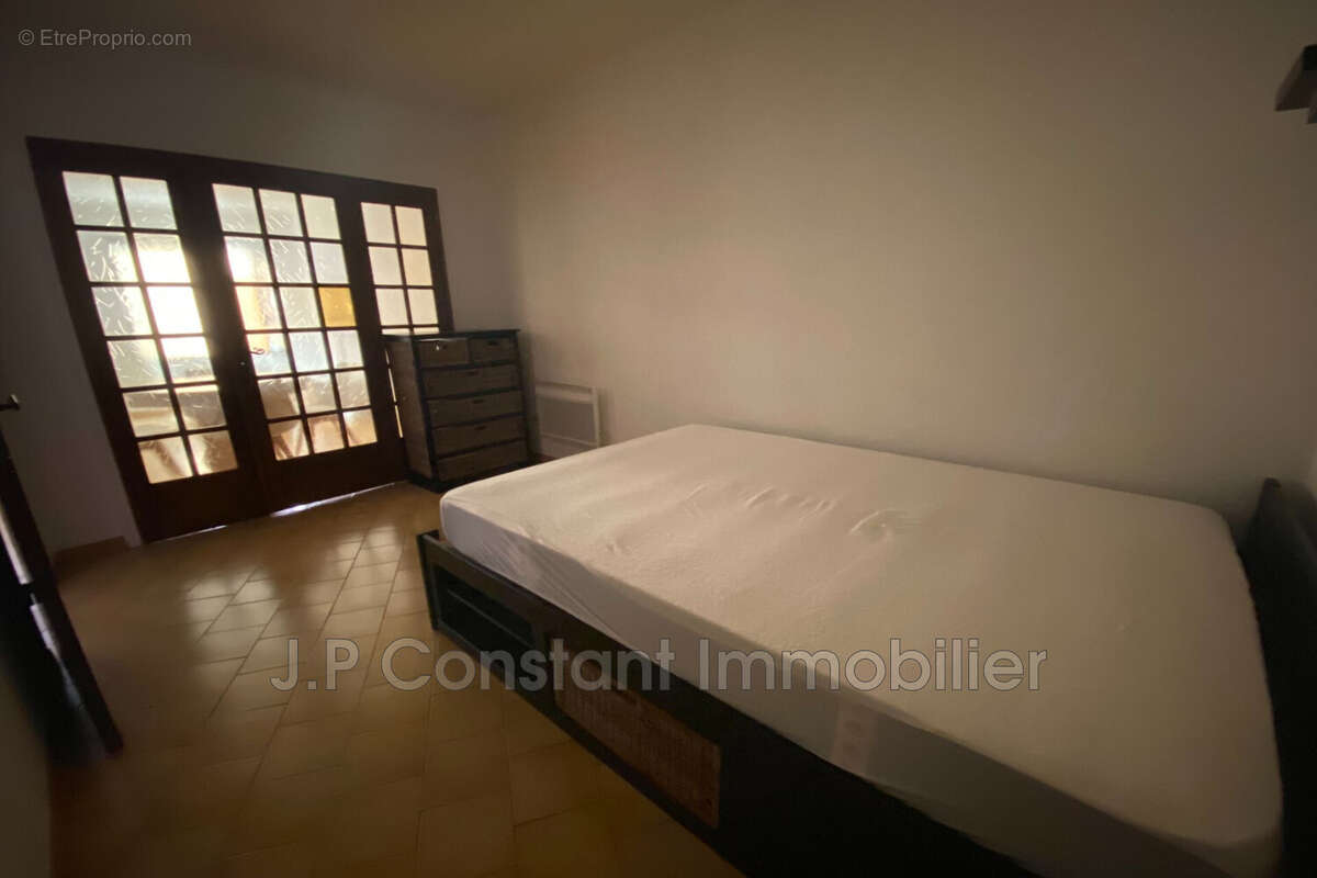 Appartement à CEYRESTE