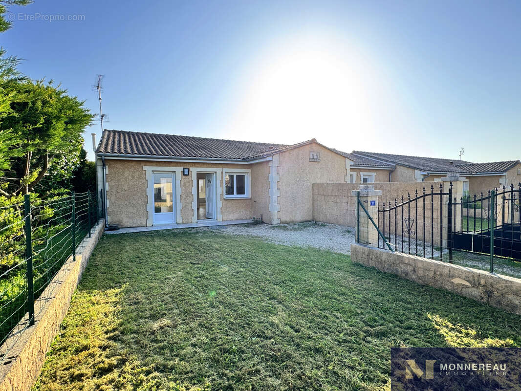 Maison à BARBEZIEUX-SAINT-HILAIRE