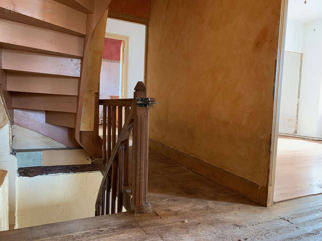 Maison à ESPINASSE