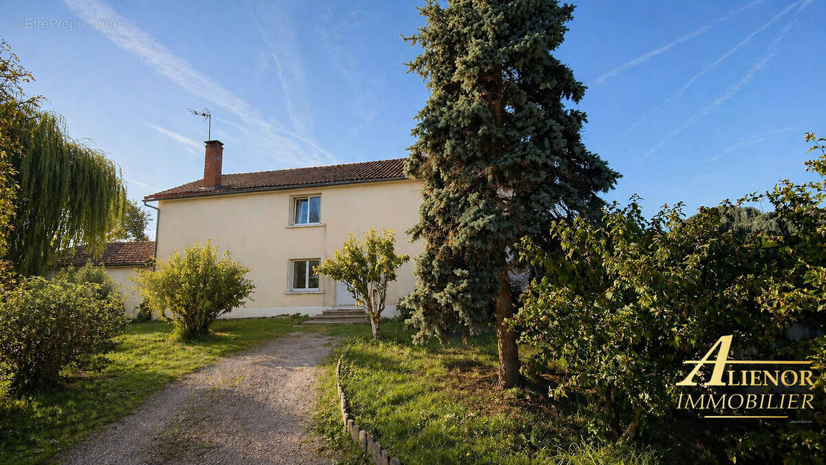 Maison à SAINT-PARDOUX-LA-RIVIERE