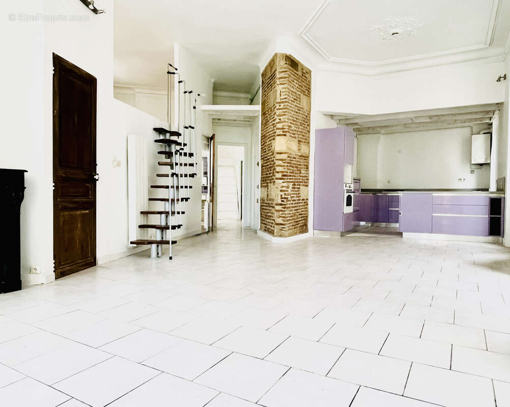Appartement à MARSEILLE-1E