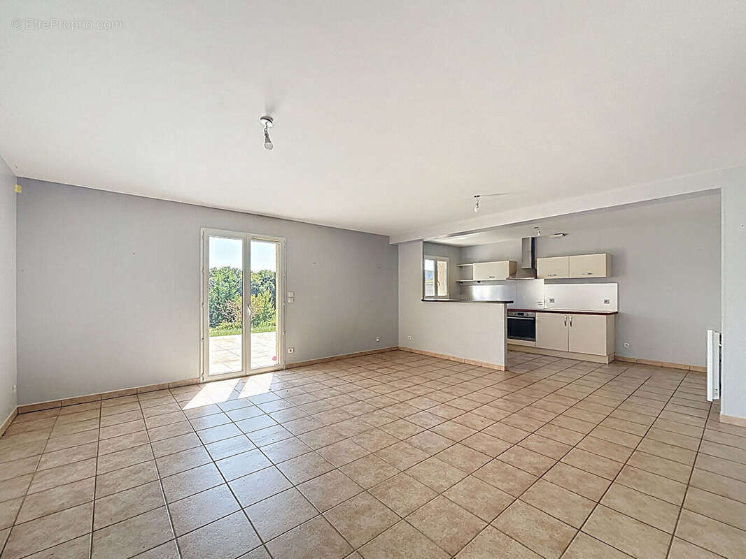 Maison à SAINT-VULBAS