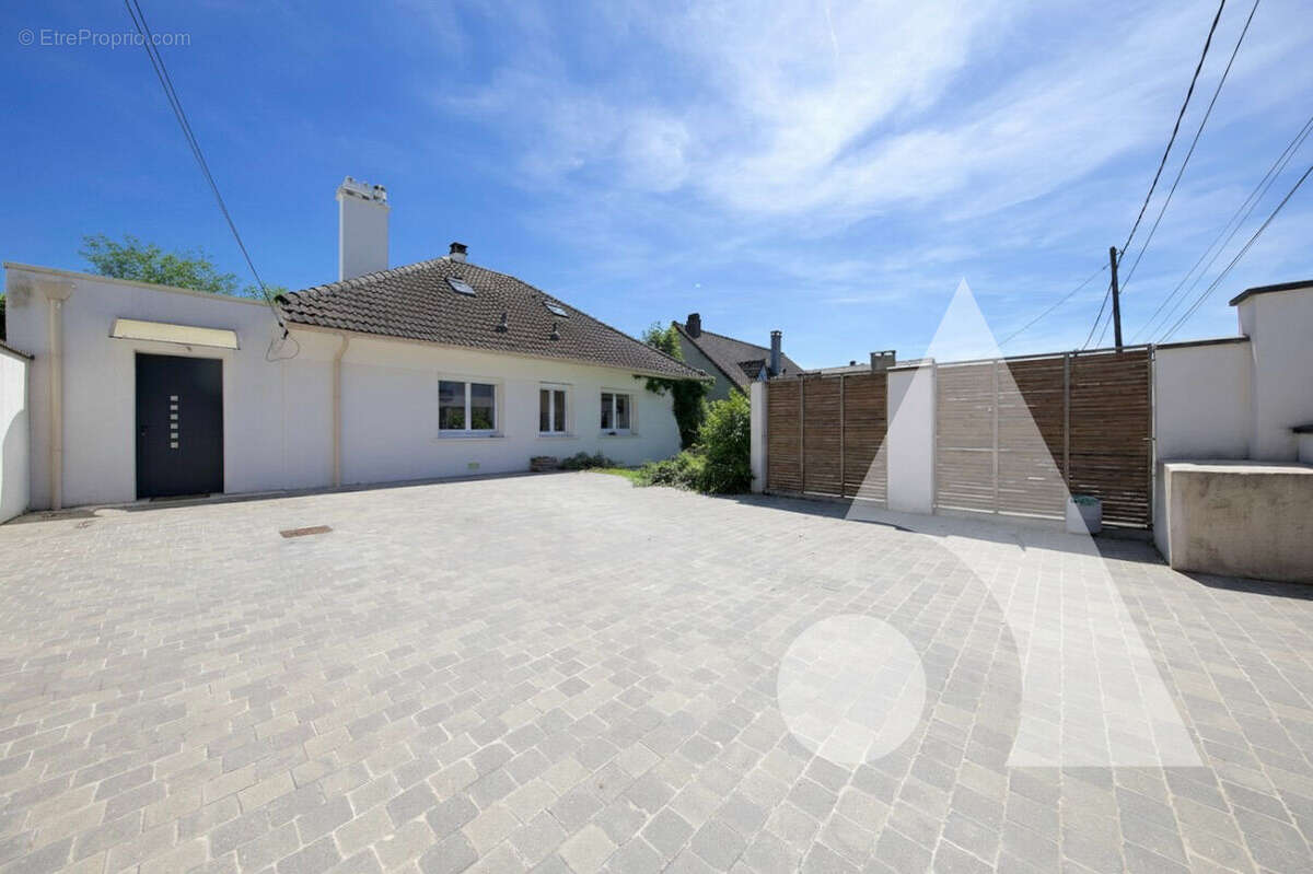 Maison à SOISY-SUR-SEINE