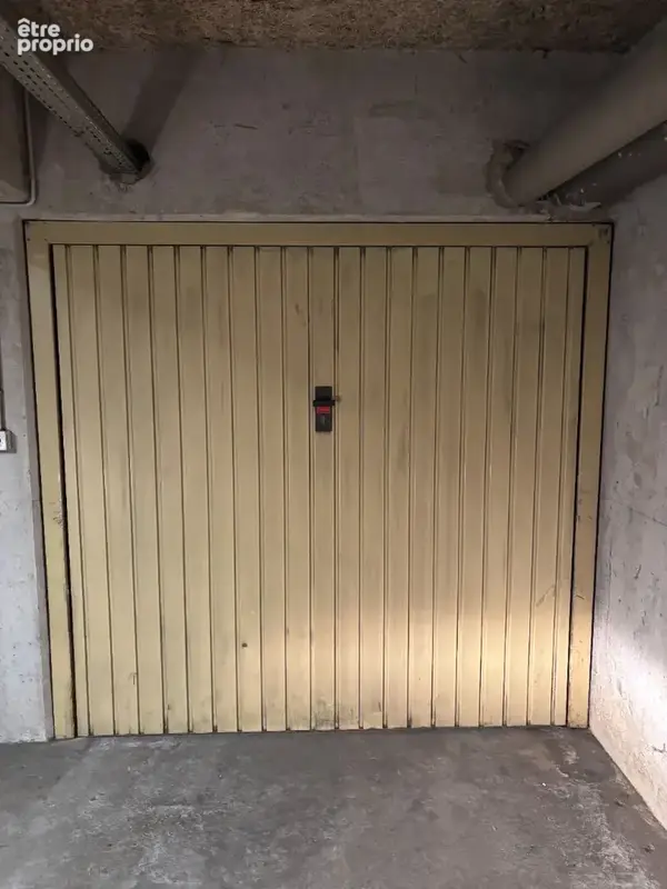 Lyon 4 place commandant arnaud - garage double - photo 3