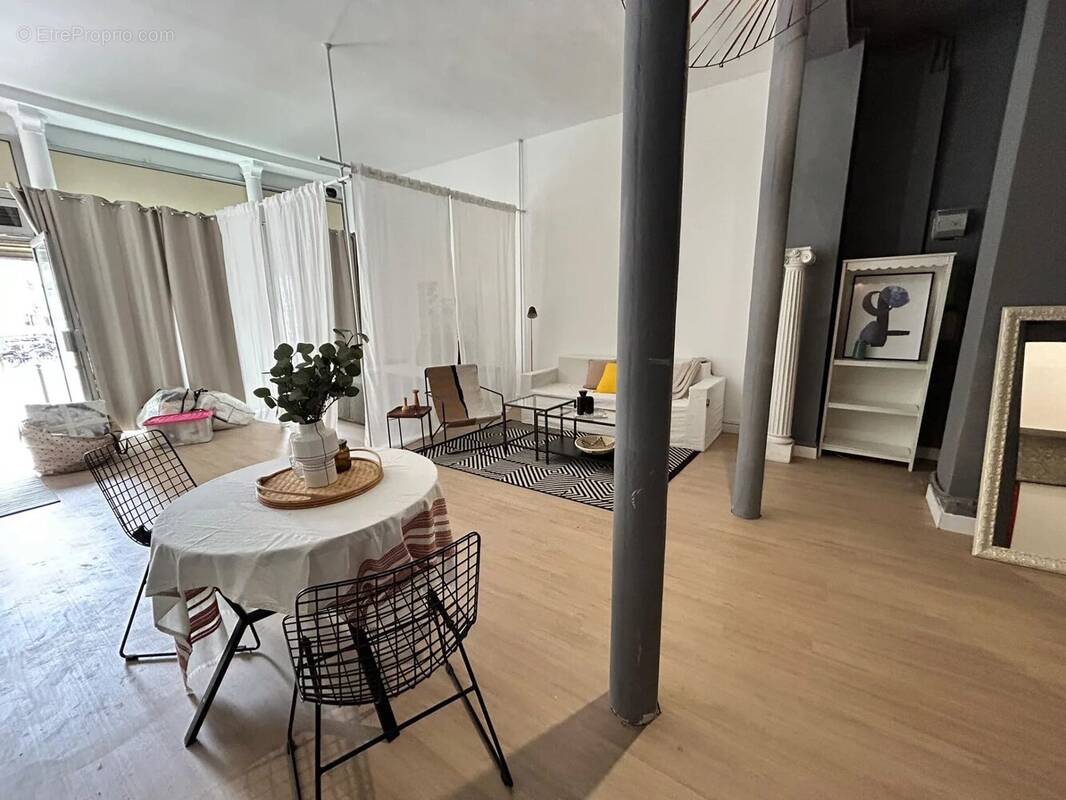 Appartement à PARIS-8E